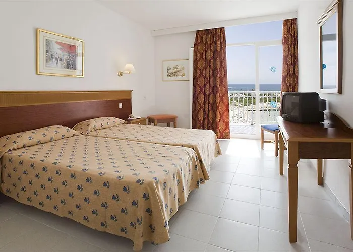 Hotel Globales Cala'n Bosch 4*